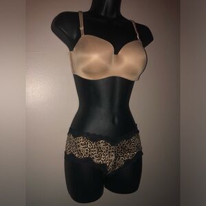 Victoria's Secret Sleek & Sexy nude Strapless Bra NWT